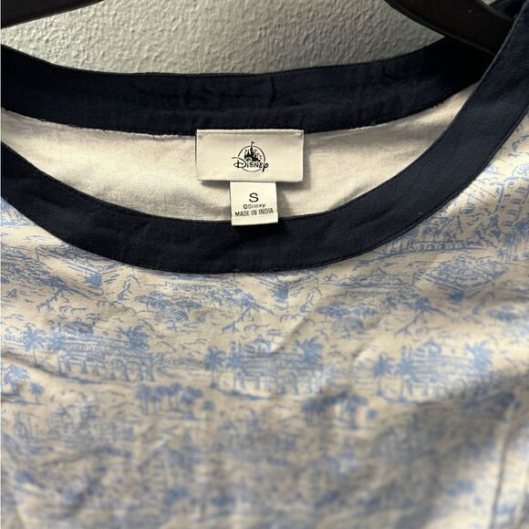 Walt Disney World Resort Town Print Bow Sleeve Top Size Small NWT - Picture 5 of 7